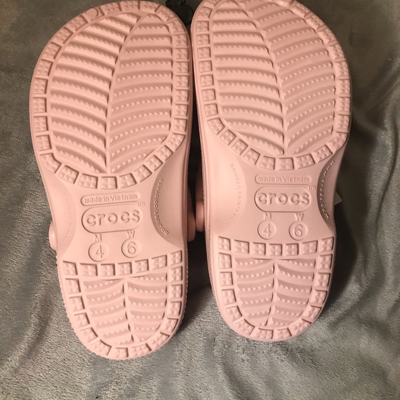 Pink Crocs with fur - Picture 5 of 5